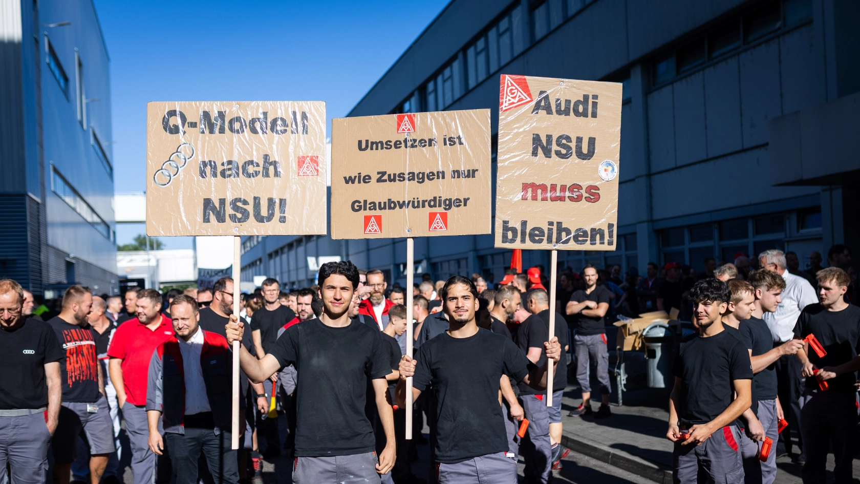 Neckarsulm, Baden-Württemberg, 29.07.2026:Betriebsratsbesprechung bei Audi Neckarsulm. Vor dem Tor 6 haben Betriebsrat und die Gewerkschaft IG Metall eine Kundgebung veranstaltet.Notiz: No model release. Kein Einverständnis für Werbung, keine Weitergabe an Dritte.